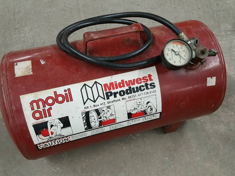 lot 2194 image: If you dont own a good air tank, this is your chance to get a good one.