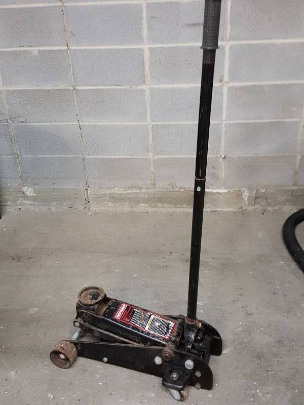 lot 8016 image: All steel Craftsman 6000 lbs. (3-Ton) rated floor jack that works fine.