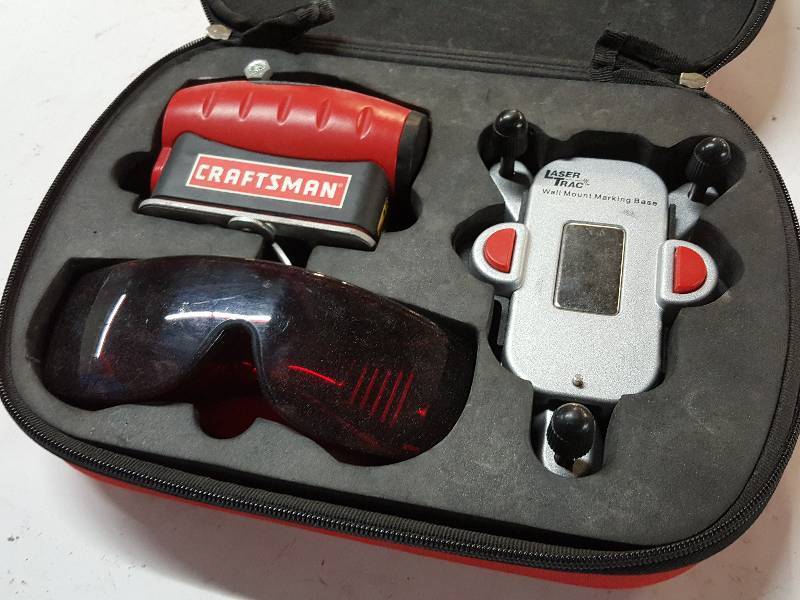 lot 8058 image: How cool is this Craftsman Laser Trac 4 in 1 Combo Tool Set Level Leveling W Carrying Case ready to shoot the beam for you