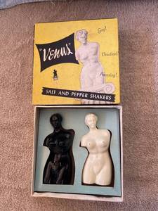 lot 5308 image: 1948 Venus salt and pepper shakers