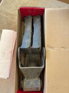 lot 5315 image: Chevy truck shackles