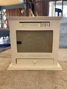 lot 5320 image: calendar picture frame