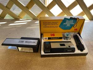 lot 5325 image: Kodak pocket instamatic 40 & itt magicflash