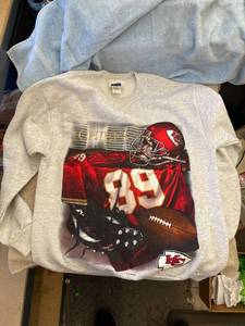 lot 5330 image: chiefs sweat shirt (m)