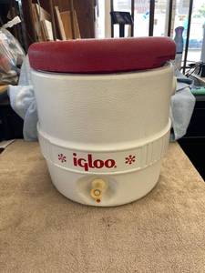 lot 5340 image: igloo water cooler