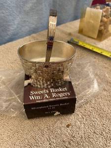 lot 5389 image: sweets basket WM a rogers
