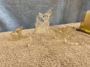 lot 5395 image: plastic deer lot