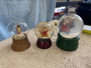 lot 5400 image: vintage snow globes - 3