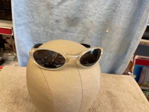 lot 5414 image: Oakley sun glasses