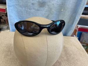 lot 5417 image: Oakley sunglasses