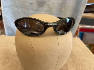 lot 5418 image: dark green Oakley sunglasses