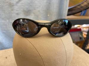 lot 5420 image: green Oakley sunglasses
