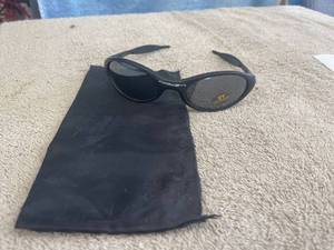lot 5424 image: Oakley sunglasses