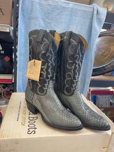 lot 5431 image: never warn Tony lama snake skin boots