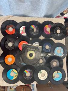 lot 5449 image: lot of 45s