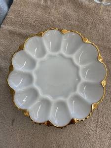 lot 5481 image: milk glass egg plate