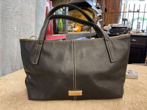 lot 5493 image: guess purse