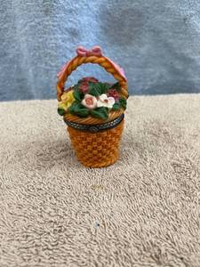 lot 5535 image: flower basket trinket box