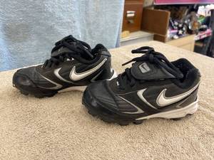 lot 5562 image: kids size 10 Nike cleats