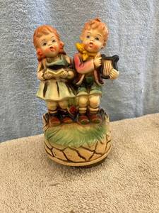 lot 5569 image: vintage HF co music box (works)