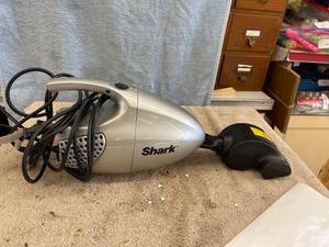 lot 5594 image: shark bald held vac