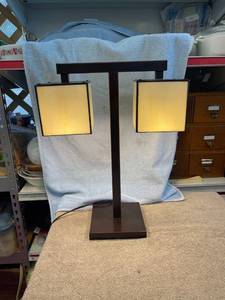 lot 5600 image: table lamp