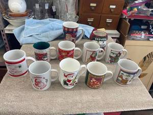 lot 5604 image: Christmas coffee cup lot