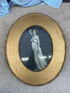lot 5612 image: vintage oval picture