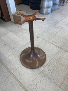 lot 5613 image: round table base