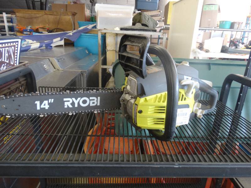 lot 252 image: Ryobi 14 Gas Chainsaw.