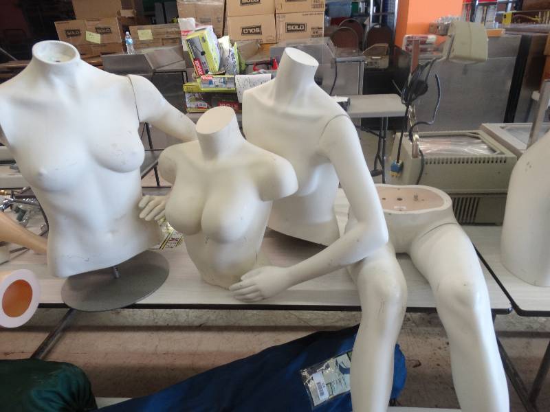 lot 312 image: 4 Mannequins.