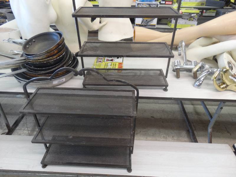 lot 318 image: 2 Metal Shelves.