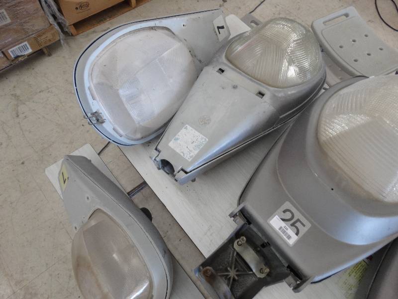 lot 326 image: 4 Street Lamp Lights.