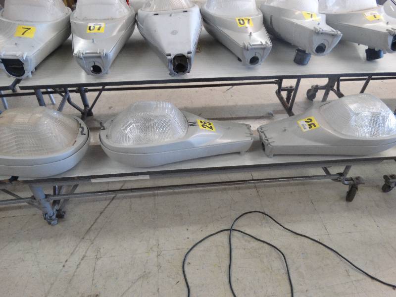 lot 327 image: 4 Street Lamp Lights.