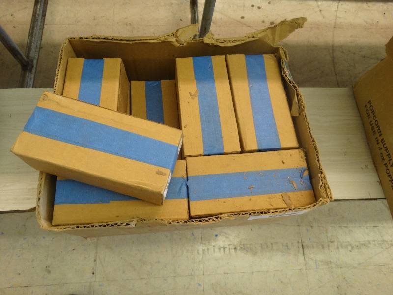 lot 328 image: 12 Boxes Of 412 X 412 Door Henges.