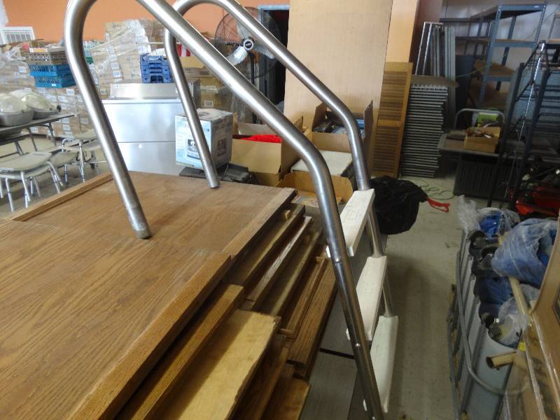 lot 340 image: Pool Ladder.