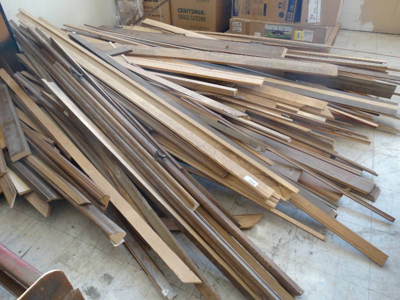 lot 344 image: Large Lot Of Various Sized Oak Trim.