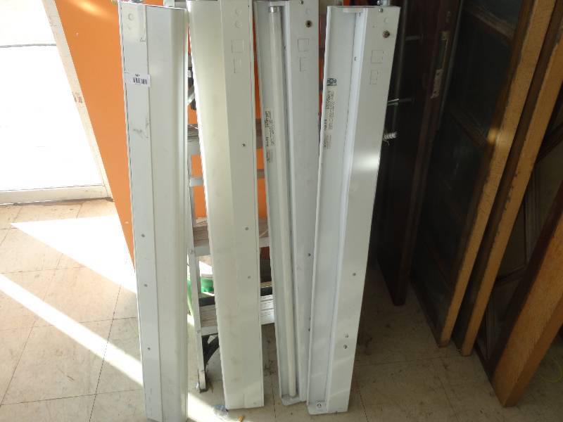 lot 347 image: 4 Light Fixtures.