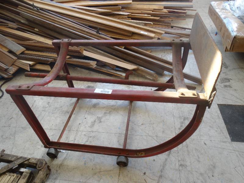 lot 351 image: Metal Cart On Wheels.