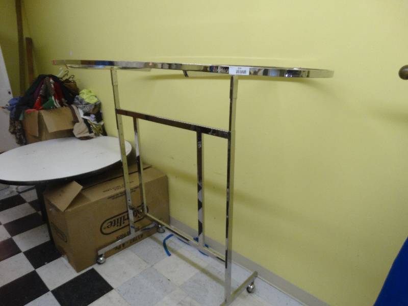 lot 354 image: Metal Clothes Rack On Wheels.