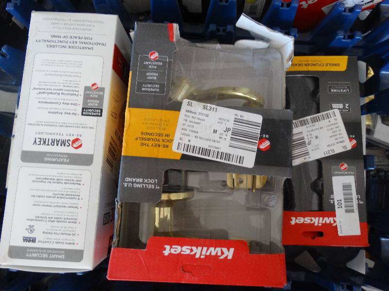 lot 101 image: Lot of door knobs, lock sets.