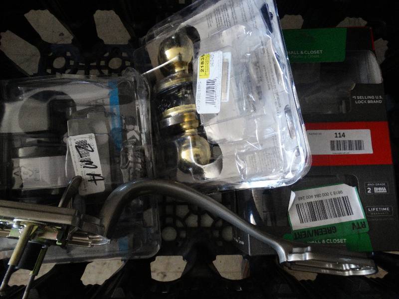 lot 114 image: Lot Of Door Knobs & Lock Set.