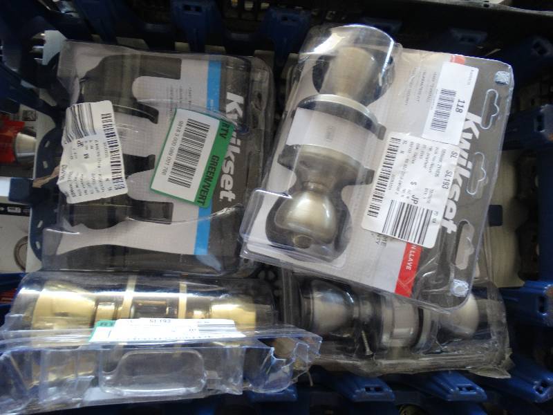 lot 118 image: Lot Of Door Knobs & Lock Set.