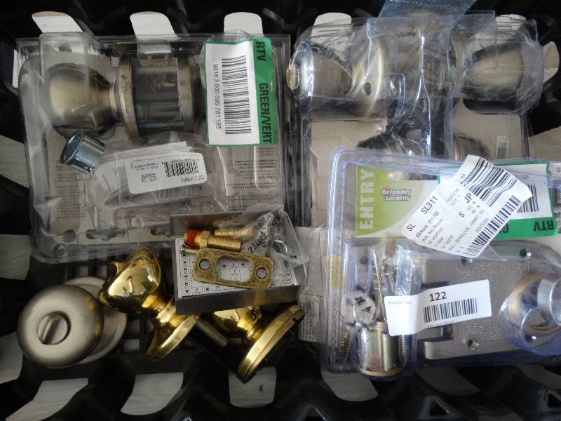 lot 122 image: Lot Of Door Knobs & Lock Set.