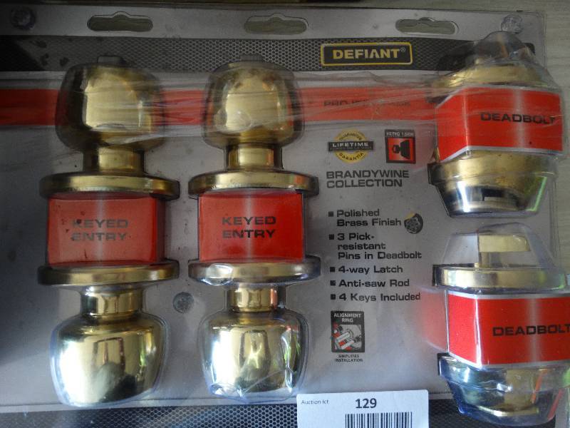 lot 129 image: Defiant 2 Door Knobs & 2 Dead Bolt Pack.