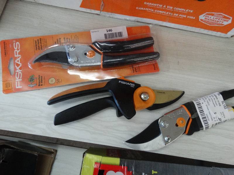 lot 146 image: 3 Fiskars Clippers.