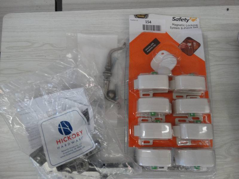 lot 154 image: Magnetic Locking System 9 - Piece Set, & Hardware.