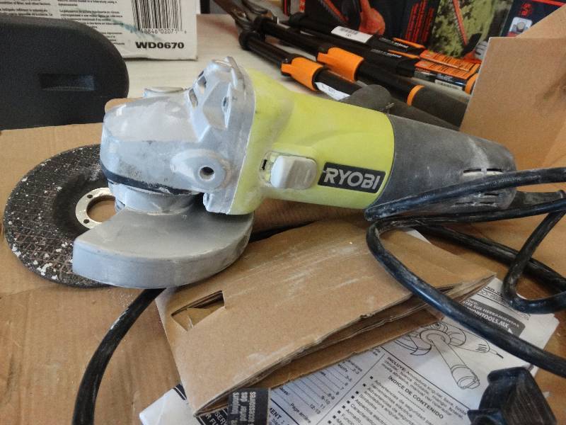 lot 179 image: Ryobi 4 12 Barrel Grip Angle Grinder.