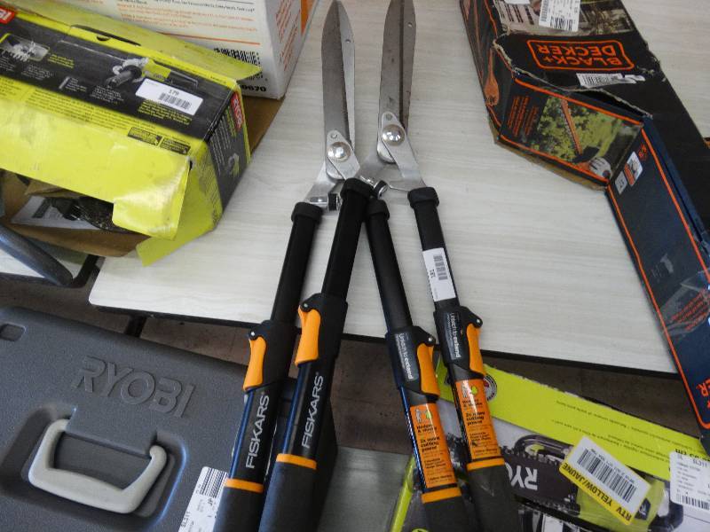 lot 181 image: 2 Pairs Of Fiskars Shears.