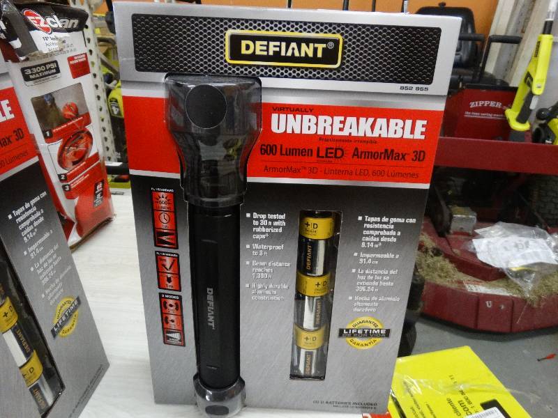 lot 212 image: Defiant Unbreakable 600 Lumen LED Flashlight.